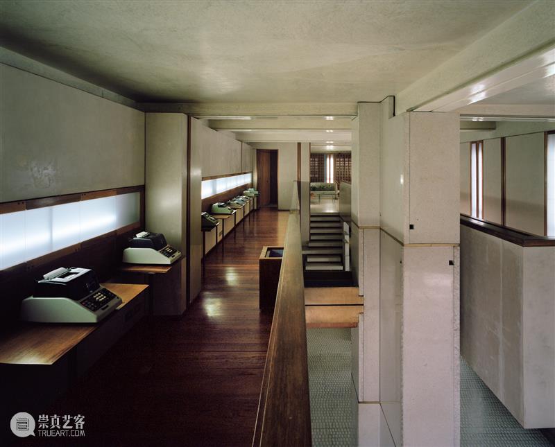 威尼斯双年展｜雷安德罗·埃利希将奥利维蒂展厅打造成一部“不存在生命体”的百科全书 崇真艺客