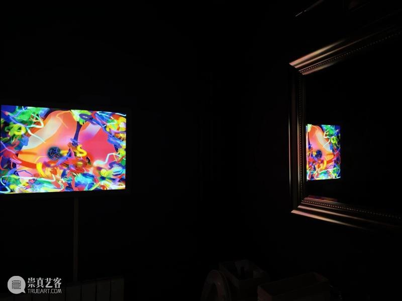 【SPURS 艺术家】王加加 X 朱珠特别项目“Bar Painkiller”正在三里屯外交公寓展出 崇真艺客