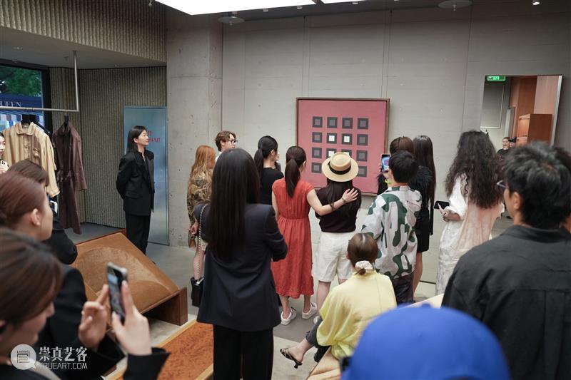 黄锐个展“非常名”正在圣罗兰北京右岸展出 崇真艺客