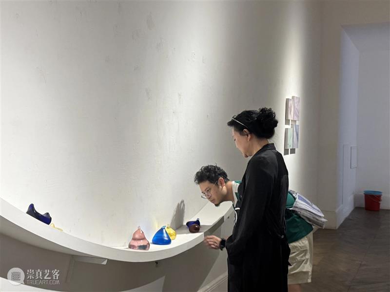 走進「空間」如翻開書頁，它向你講述着；你也通過視覺感受著?；這里有奇想、有超經驗、有你能想到及無法想到的那些邊界～ 崇真艺客