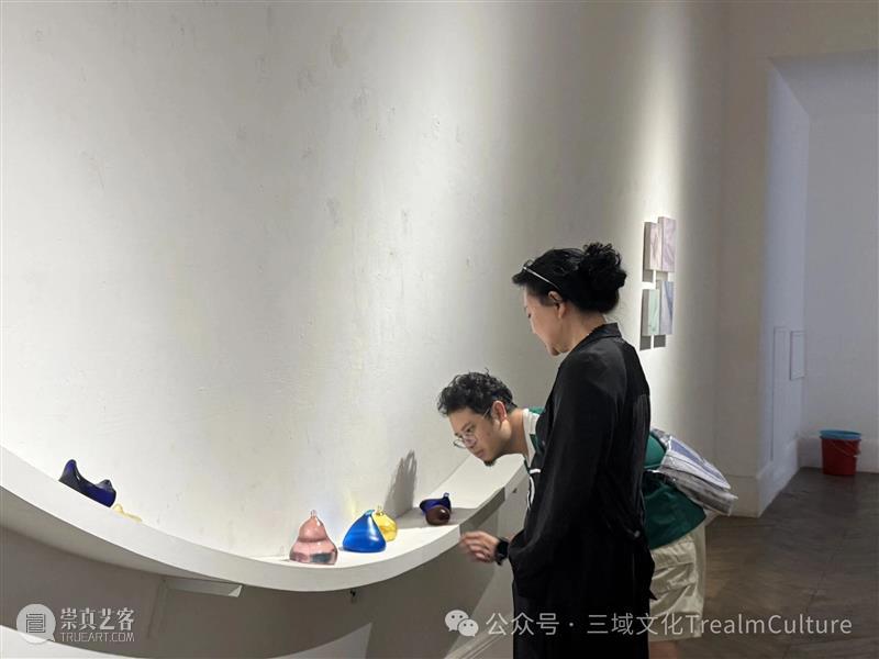 走進「空間」如翻開書頁，它向你講述着；你也通過視覺感受著?；這里有奇想、有超經驗、有你能想到及無法想到的那些邊界～ 崇真艺客