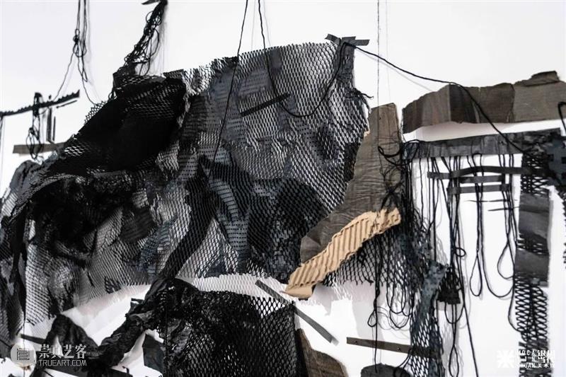 MOCA 观展 No.2 | 揉碎、重织、新生：7位艺术家写给“纸”的当代情书！ 崇真艺客