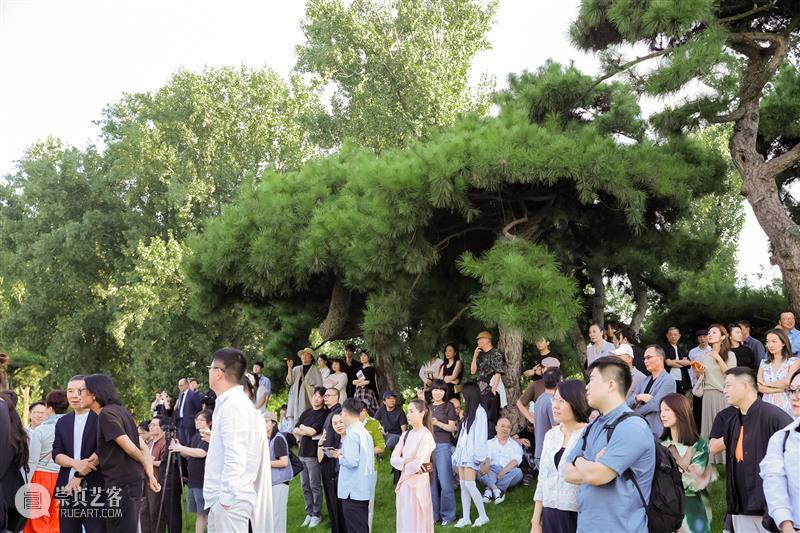 周春芽大型个展“山石、园林、桃花、绿狗”于松美术馆隆重开幕! 崇真艺客