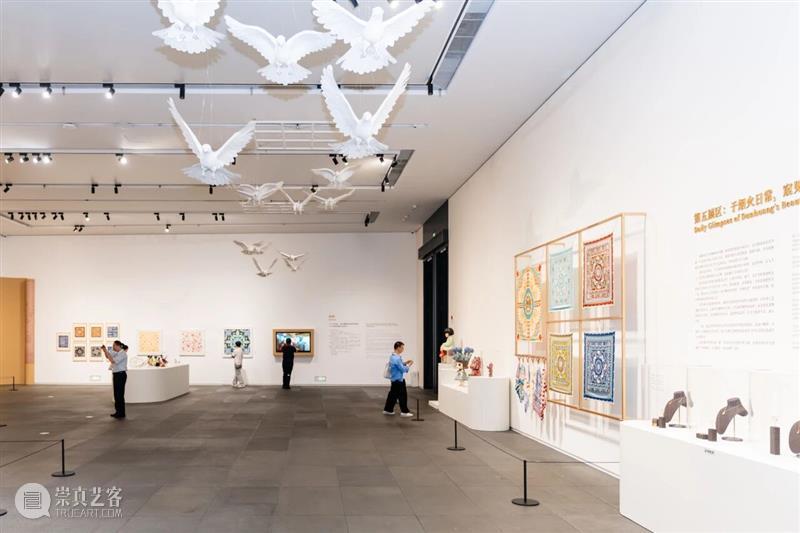 艺术现场 | “花开敦煌——常沙娜艺术研究与应用展”在深圳美术馆启幕 崇真艺客